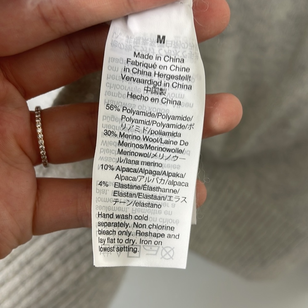 Madewell Bartlett V-Neck Pullover Sweater in Coziest Yarn - Picture 7 of 8